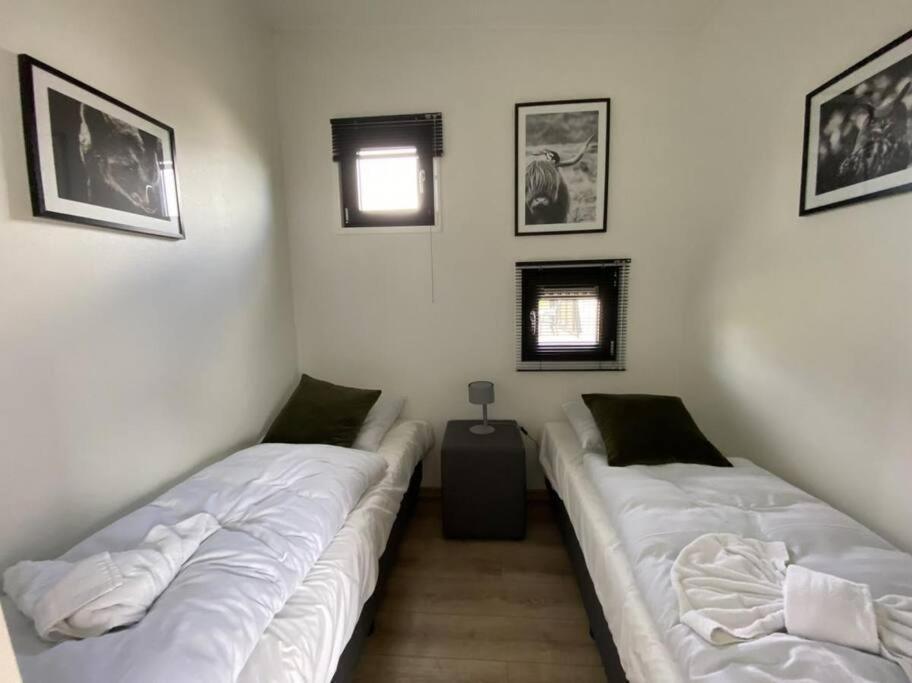Tiny Vakantiehuis Aan Het Water Met Eigen Steiger En Airco Kampen Exterior foto
