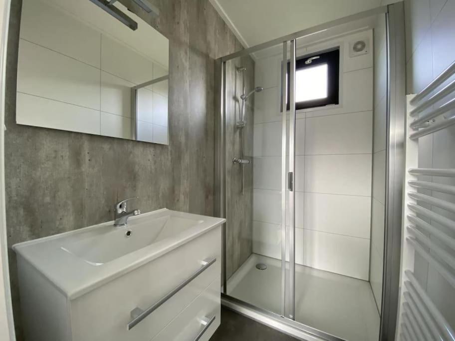Tiny Vakantiehuis Aan Het Water Met Eigen Steiger En Airco Kampen Exterior foto