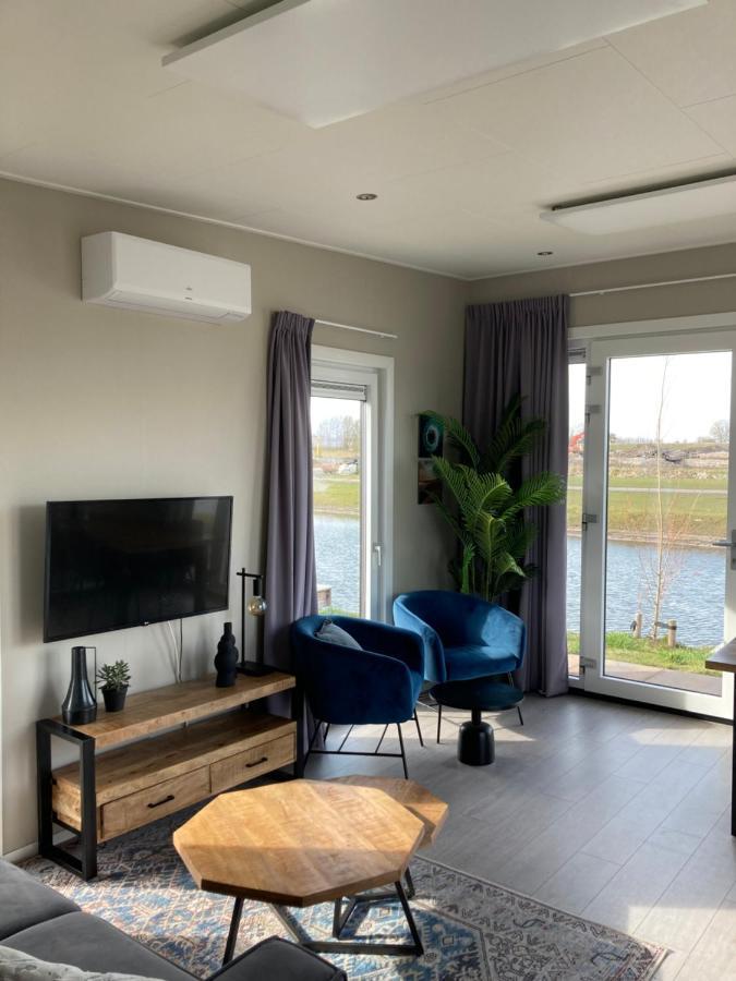 Tiny Vakantiehuis Aan Het Water Met Eigen Steiger En Airco Kampen Exterior foto