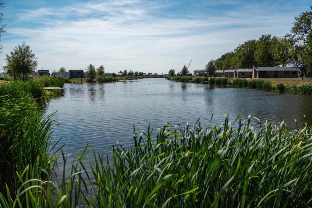 Tiny Vakantiehuis Aan Het Water Met Eigen Steiger En Airco Kampen Exterior foto
